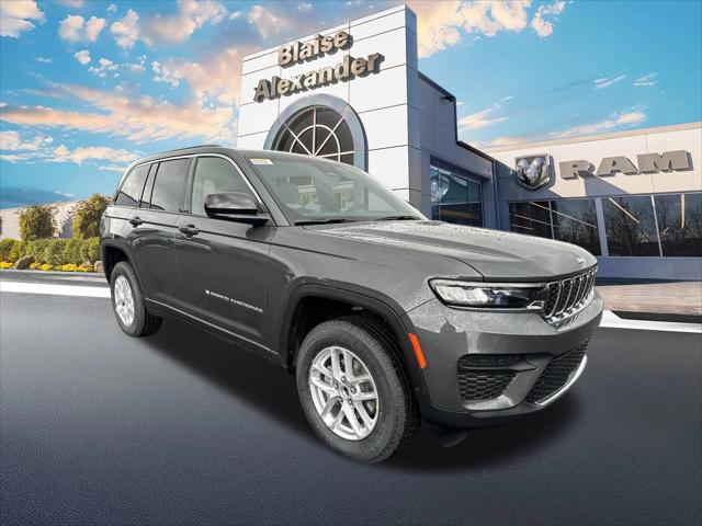 2025 Jeep Grand Cherokee GRAND CHEROKEE LAREDO X 4X4