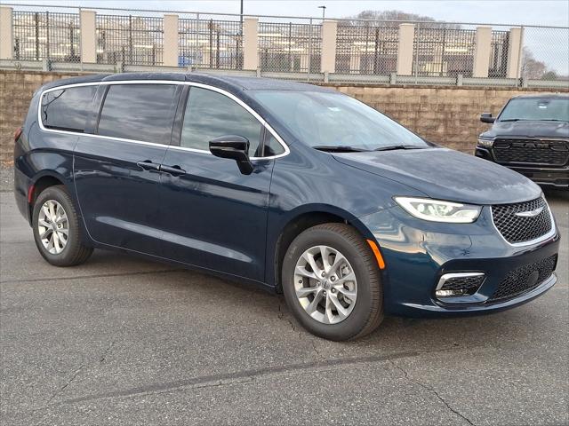 2025 Chrysler Pacifica PACIFICA SELECT AWD