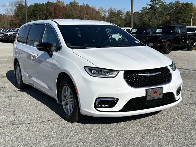 2025 Chrysler Pacifica PACIFICA SELECT