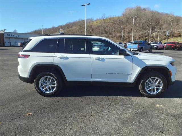 2025 Jeep Grand Cherokee GRAND CHEROKEE LAREDO X 4X4