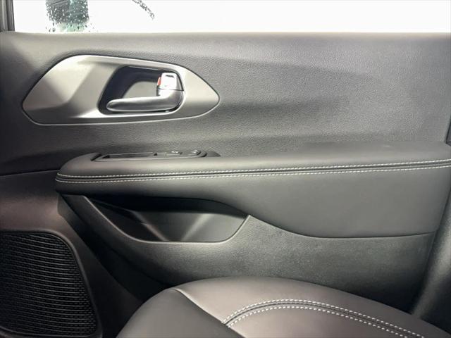 2025 Chrysler Pacifica PACIFICA SELECT AWD