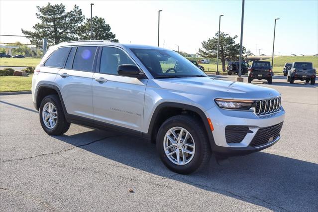 2025 Jeep Grand Cherokee GRAND CHEROKEE LAREDO X 4X4