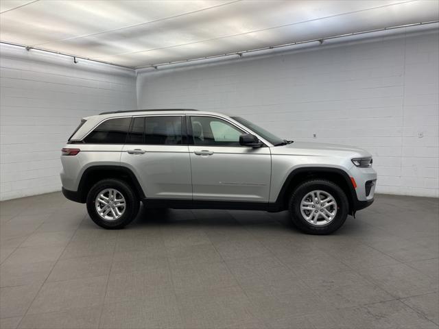 2025 Jeep Grand Cherokee GRAND CHEROKEE LAREDO 4X4