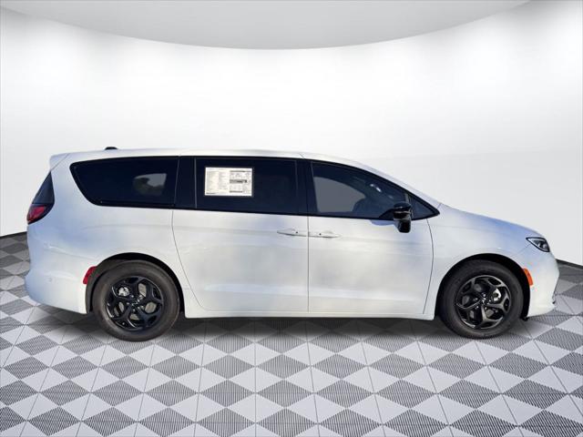 2024 Chrysler Pacifica Hybrid PACIFICA PLUG-IN HYBRID S APPEARANCE