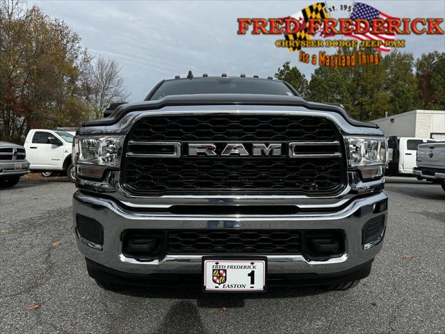 2022 RAM 3500 Tradesman Crew Cab 4x4 8 Box