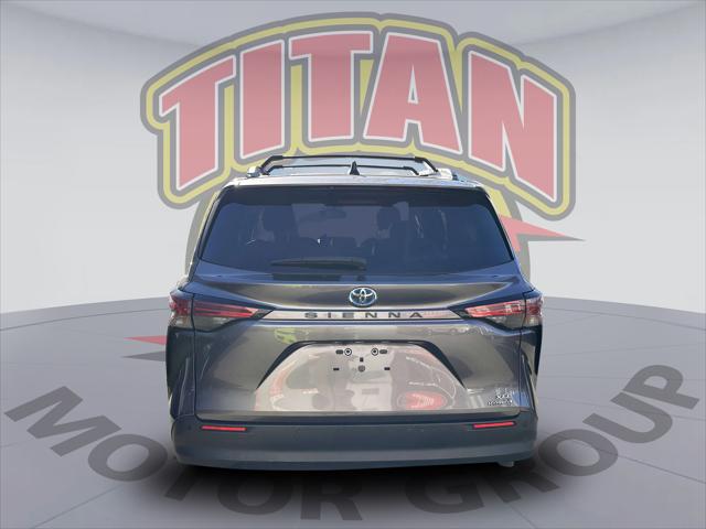 2021 Toyota Sienna XLE [2]