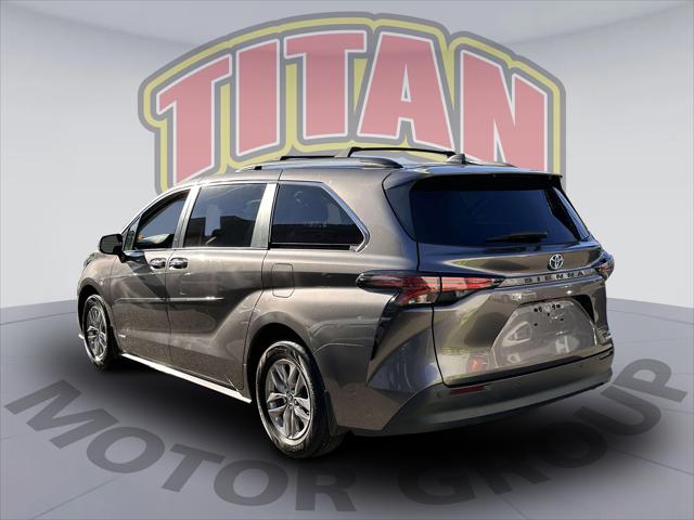 2021 Toyota Sienna XLE [3]