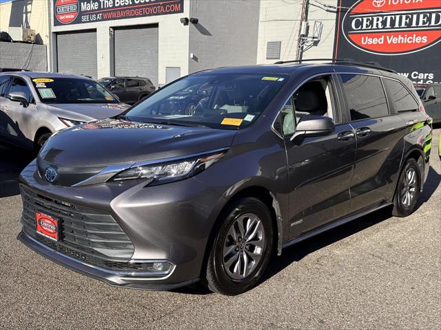 2021 Toyota Sienna XLE [4]
