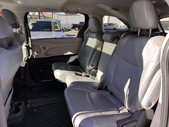 2021 Toyota Sienna XLE [13]