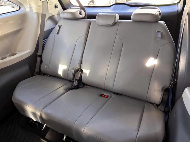 2021 Toyota Sienna XLE [14]