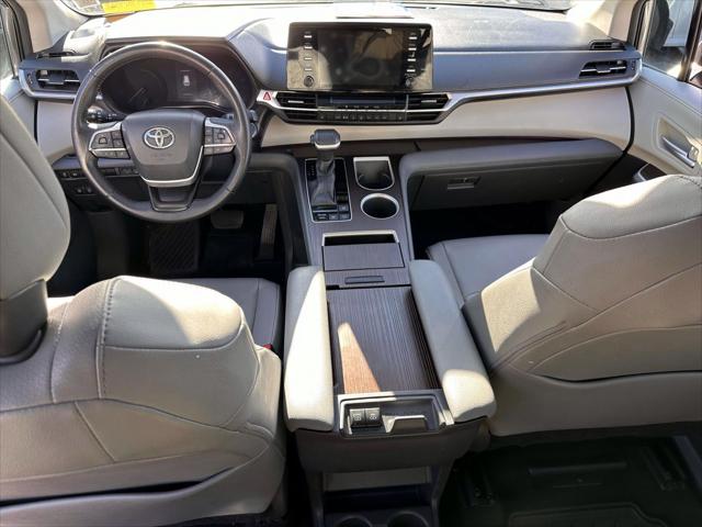 2021 Toyota Sienna XLE [15]