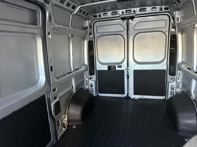 2025 Ram ProMaster Cargo Van SLT High Roof 136 WB