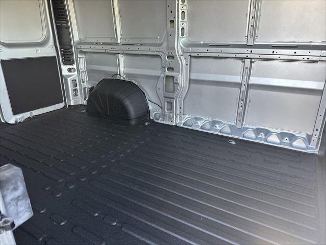 2025 Ram ProMaster Cargo Van SLT High Roof 136 WB