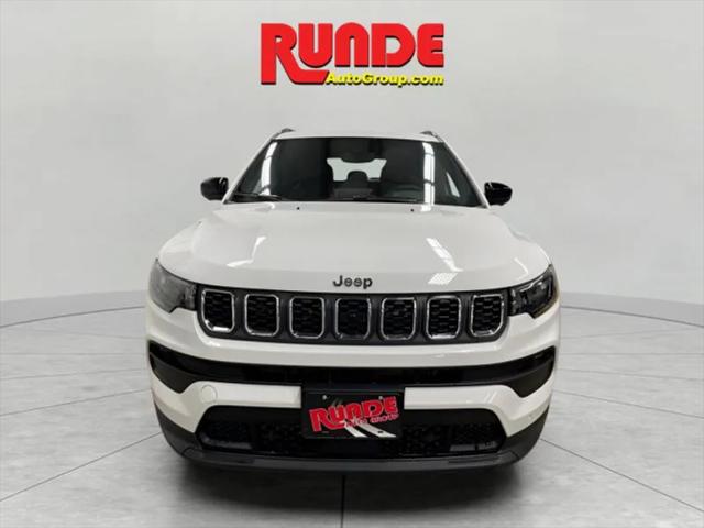 2025 Jeep Compass COMPASS LATITUDE 4X4