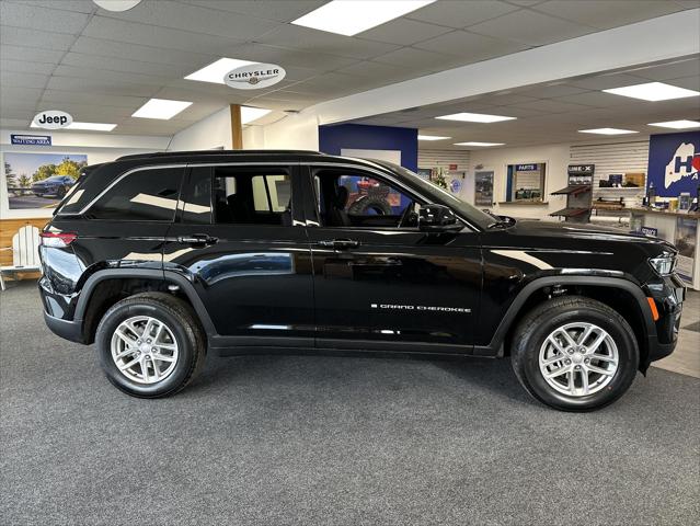2025 Jeep Grand Cherokee GRAND CHEROKEE LAREDO X 4X4