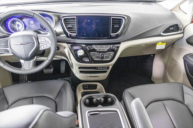 2024 Chrysler Pacifica PACIFICA TOURING L AWD