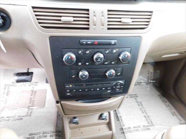 2012 Volkswagen Routan SE