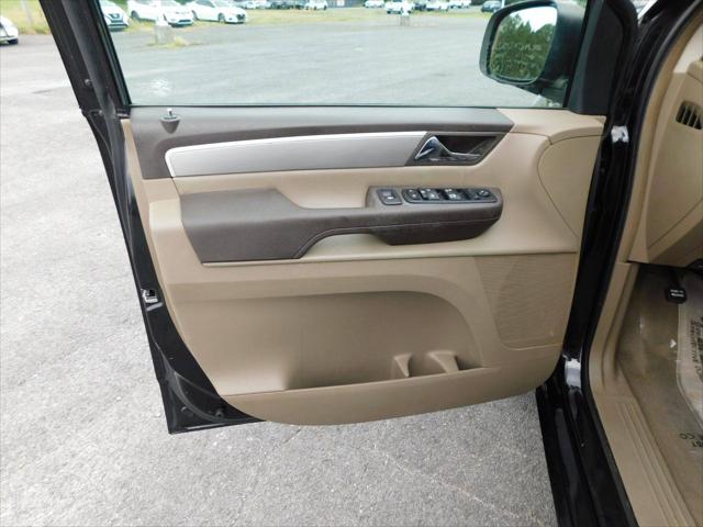 2012 Volkswagen Routan SE
