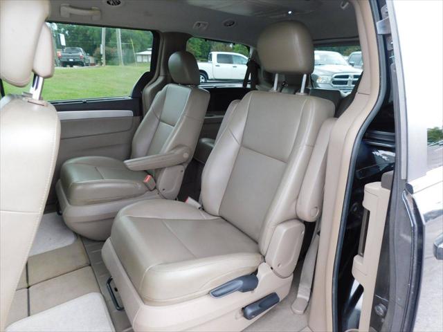 2012 Volkswagen Routan SE