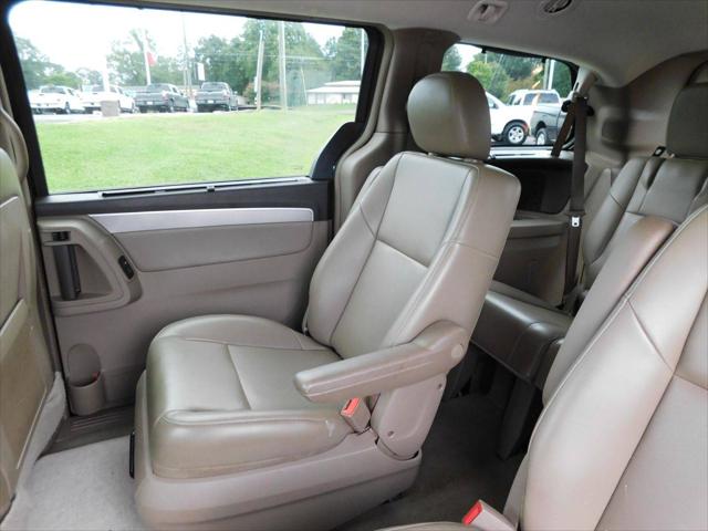 2012 Volkswagen Routan SE