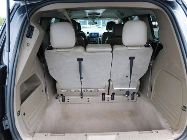 2012 Volkswagen Routan SE