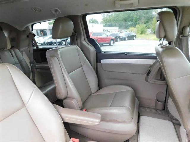2012 Volkswagen Routan SE