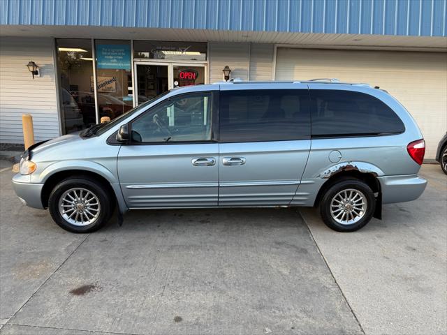 2004 Chrysler Town & Country Limited for sale in Des Moines, IA