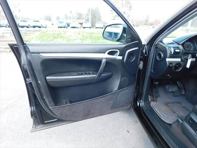 2005 Porsche Cayenne Standard