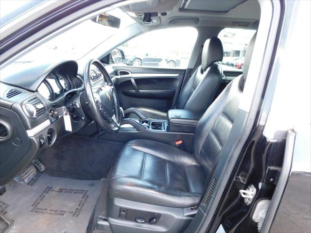 2005 Porsche Cayenne Standard
