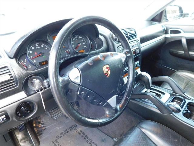 2005 Porsche Cayenne Standard