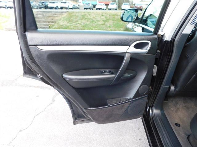 2005 Porsche Cayenne Standard