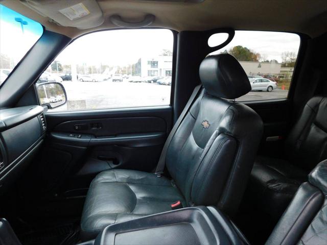 2002 Chevrolet Avalanche Base