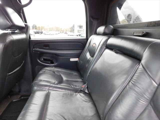 2002 Chevrolet Avalanche Base