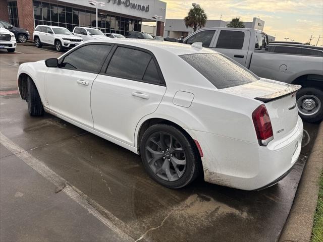 2022 Chrysler 300 Touring