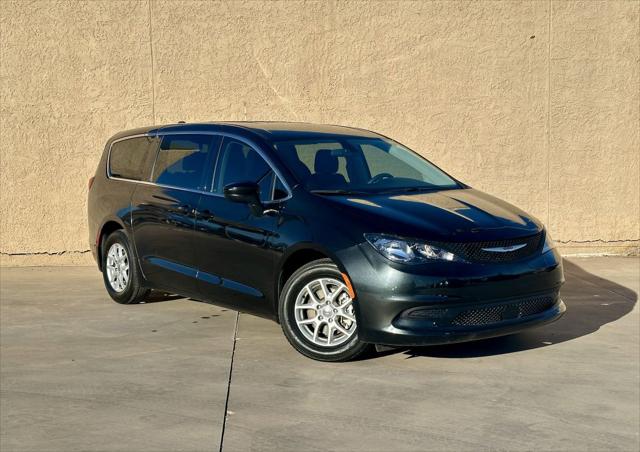 2022 Chrysler Voyager LX