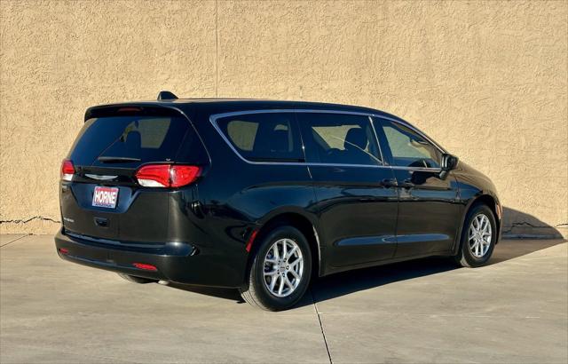 2022 Chrysler Voyager LX