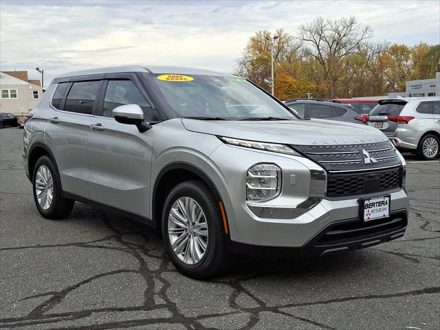 2023 Mitsubishi Outlander ES 2.5 S-AWC for sale in West Springfield, MA
