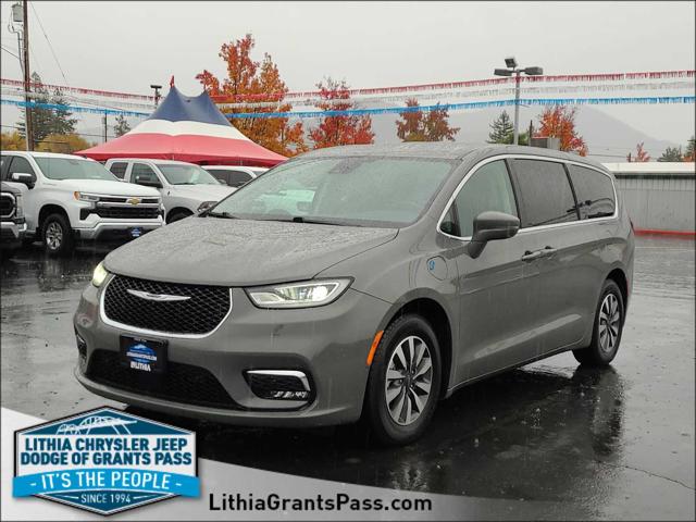 2022 Chrysler Pacifica Hybrid Touring L 2022 Chrysler Pacifica Hybrid Touring L