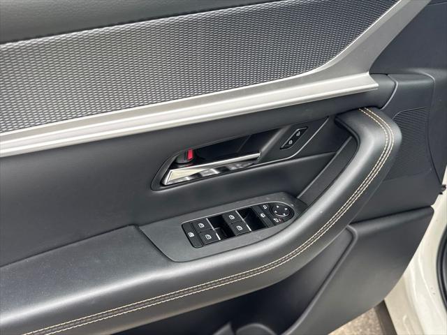 2025 Mazda X-90 Premium Plus Package