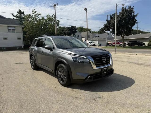 2022 Nissan Pathfinder SV 4WD for sale in Milwaukee, WI