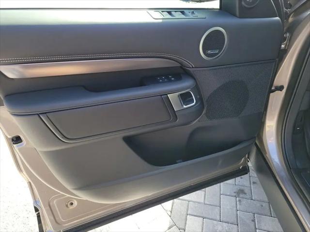 2025 Land Rover Discovery P360 Metropolitan Edition