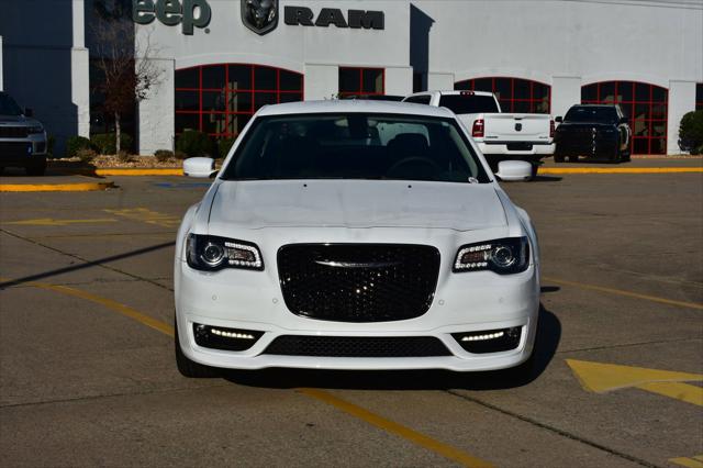 2023 Chrysler 300 Touring L