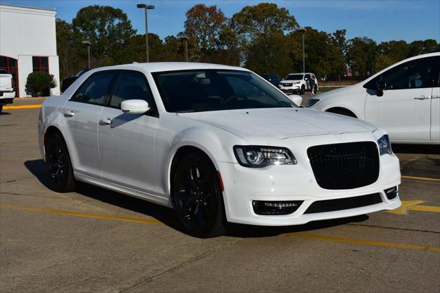 2023 Chrysler 300 Touring L