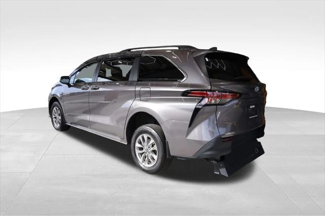 2022 Toyota Sienna LE