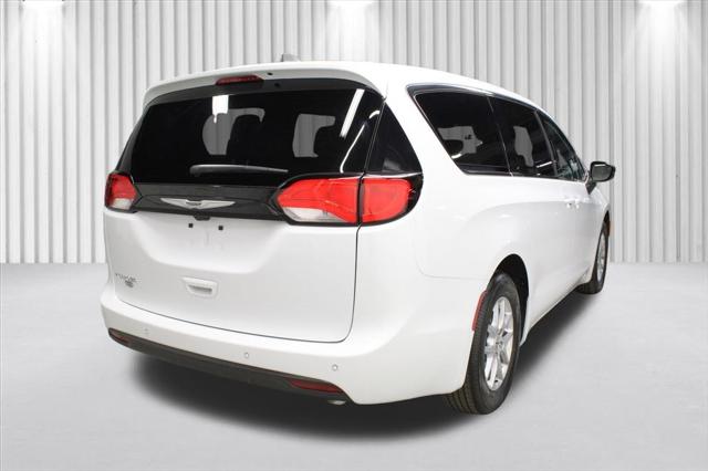 2025 Chrysler Voyager VOYAGER