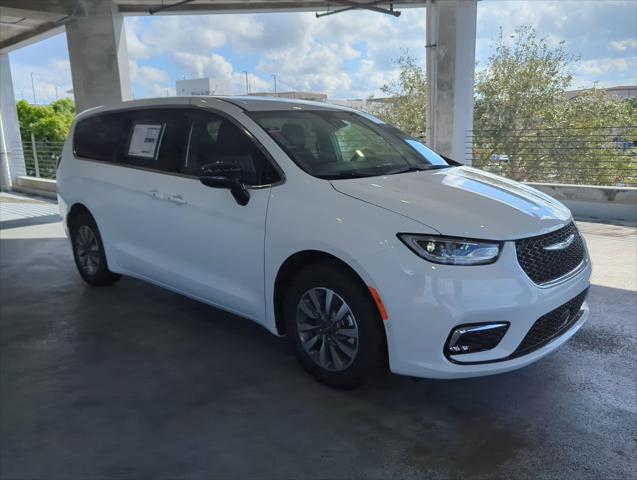 2025 Chrysler Pacifica Hybrid PACIFICA PLUG-IN HYBRID SELECT