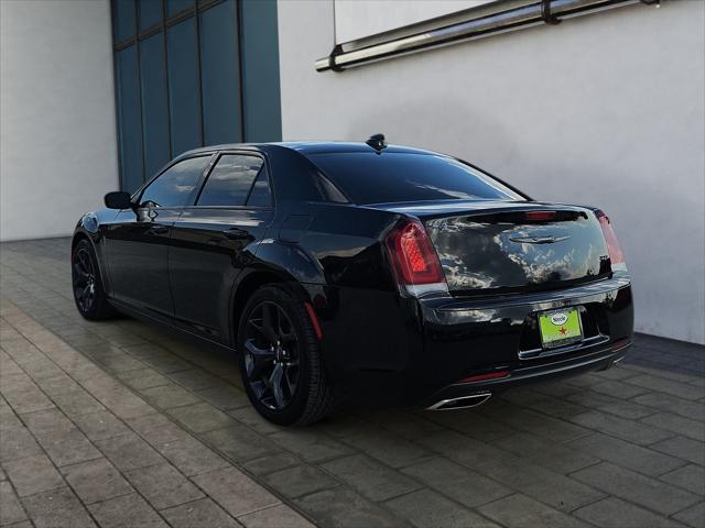 2021 Chrysler 300 Touring