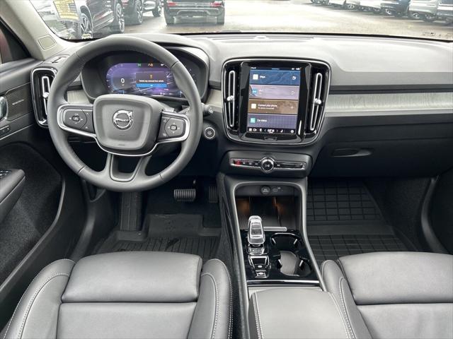 2025 Volvo XC40 B5 Ultra Bright Theme