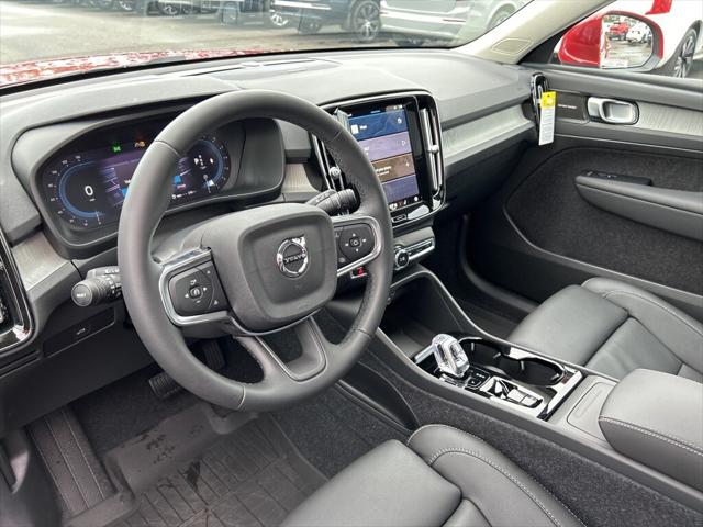 2025 Volvo XC40 B5 Ultra Bright Theme