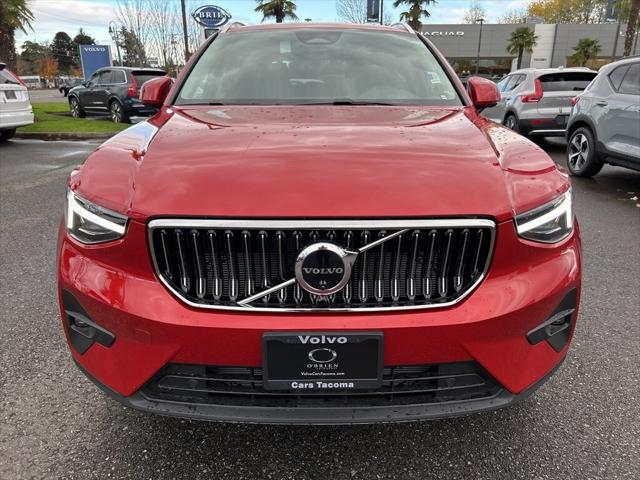 2025 Volvo XC40 B5 Ultra Bright Theme